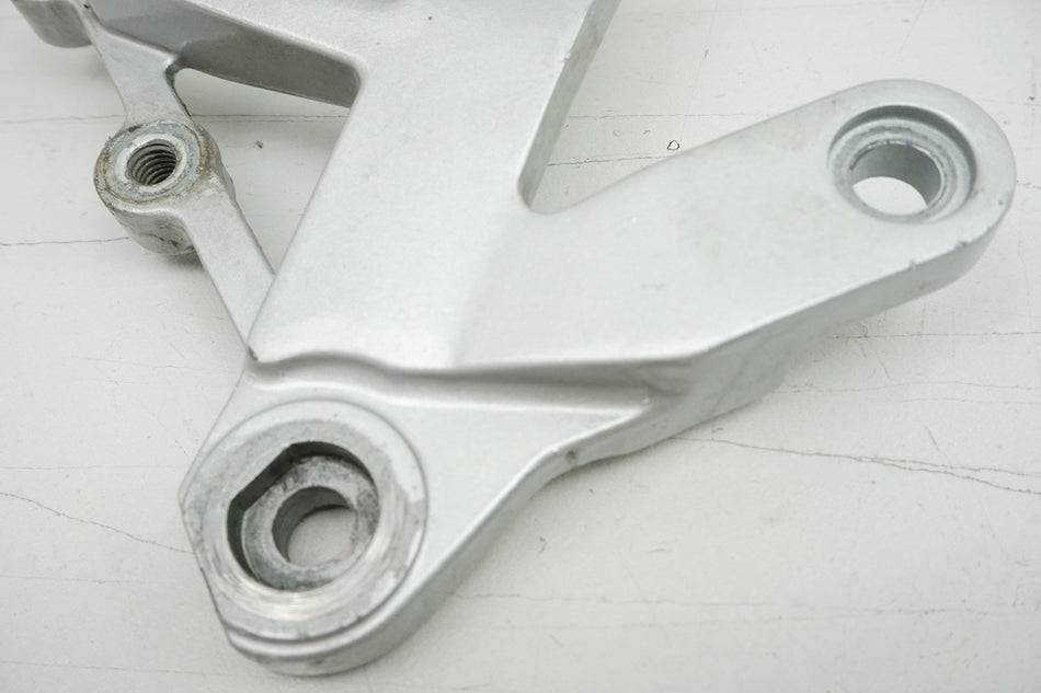 KAWASAKI ZX-9R ZX900B Fußrastenträger Fahrer rechts Halter Fußraste Halteplatte