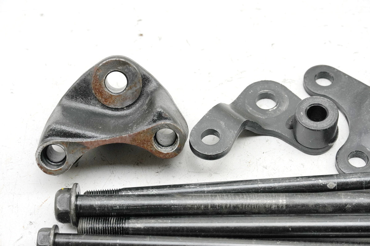 HONDA CBF 1000 FA SC64 Motorhalterung vorn Halter Motor Achse Schrauben