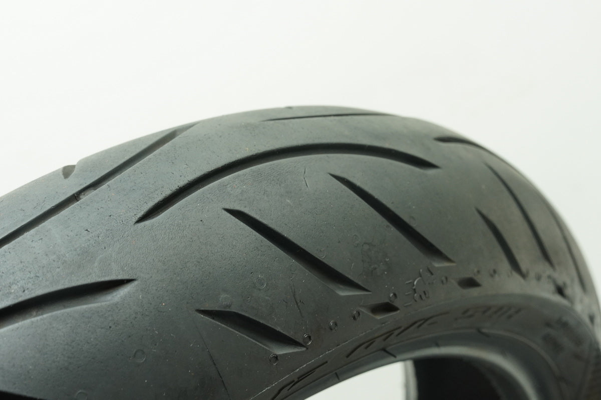 HUSQVARNA Vitpilen HQV 401 Neumáticos Metzeler Sportec m5 110/70 R17 + 150/60 R17