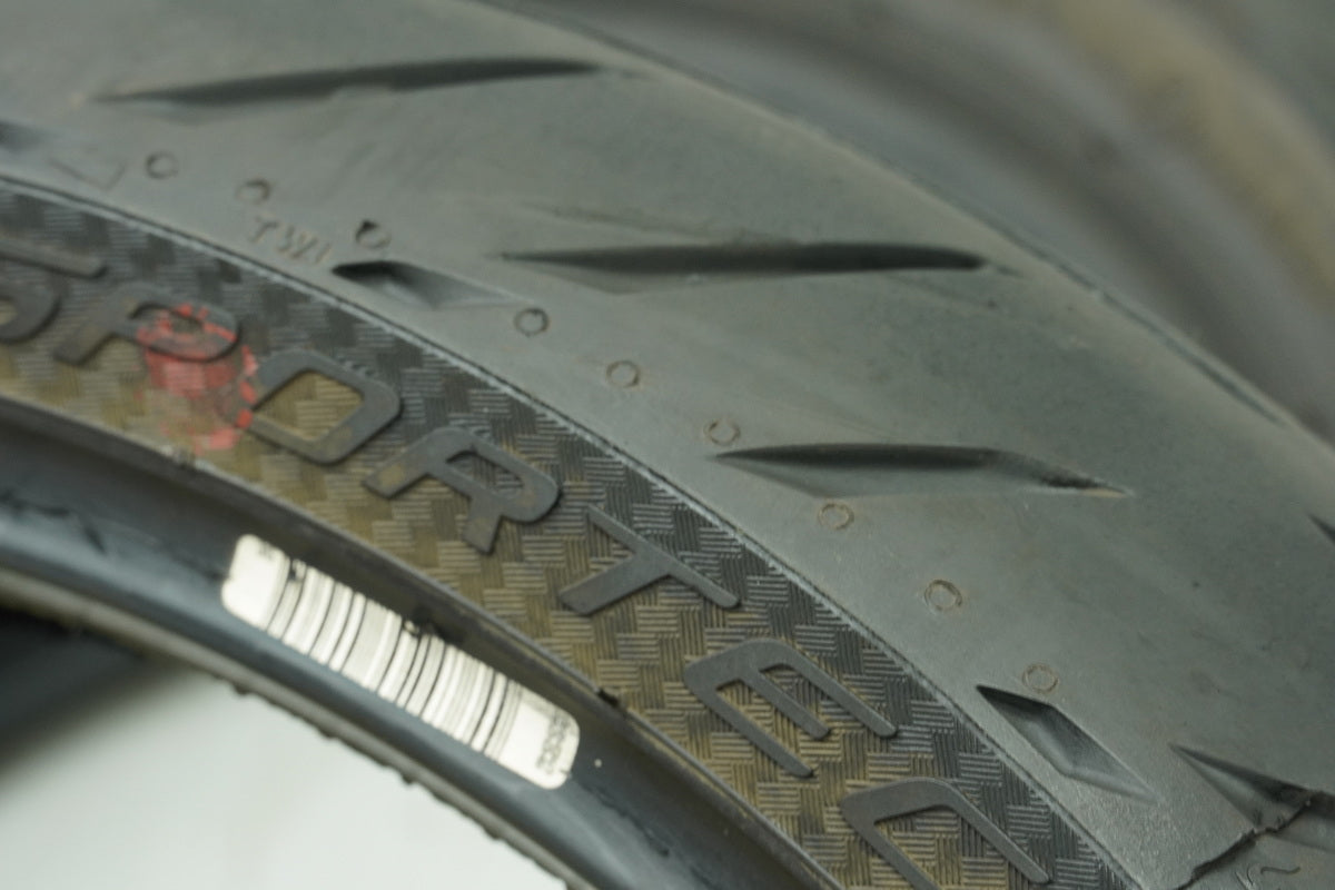 HUSQVARNA Vitpilen HQV 401 Neumáticos Metzeler Sportec m5 110/70 R17 + 150/60 R17