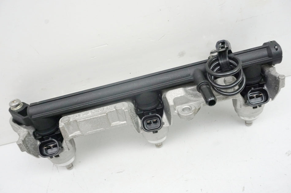 MV AGUSTA BRUTALE 800 DRAGSTER RR B322BB Einspritzdüsen Einspritzleiste Airbox