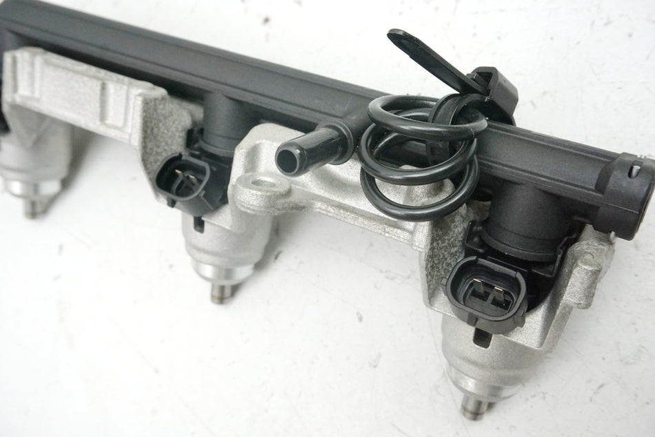 MV AGUSTA BRUTALE 800 DRAGSTER RR B322BB Einspritzdüsen Einspritzleiste Airbox