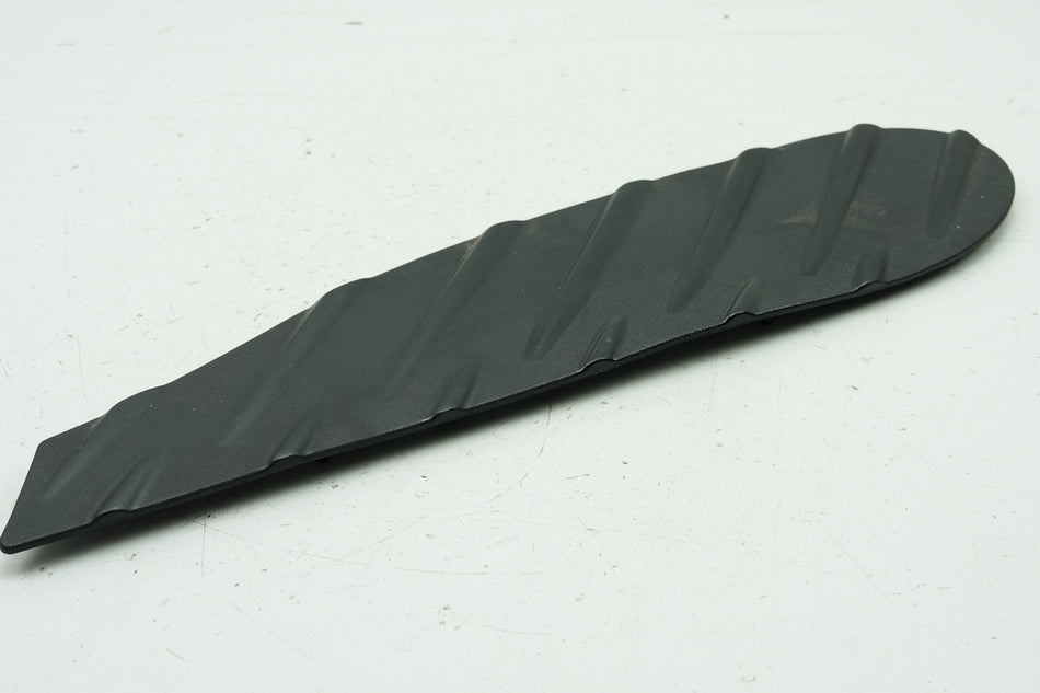 APRILIA SR 50 ZD4TEA Goma estribera derecha Tapa alfombrilla suelo alfombrilla 15393 km