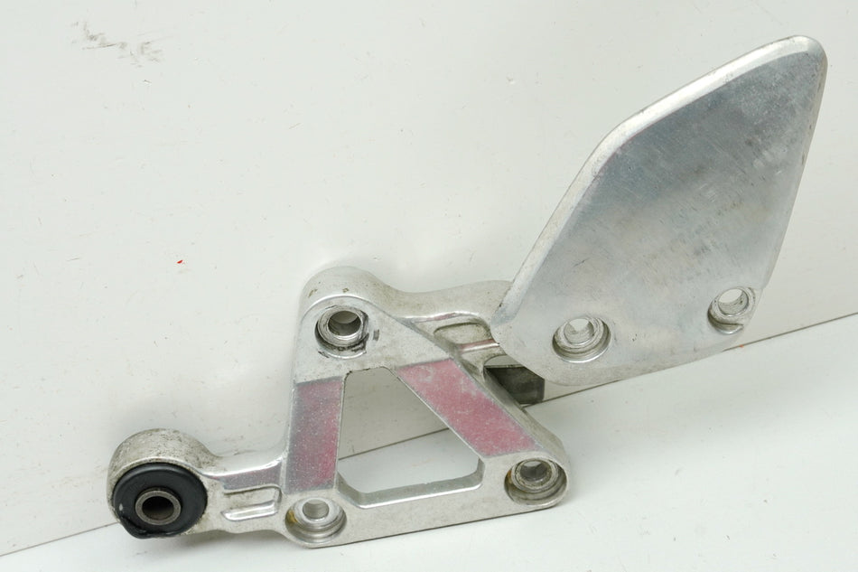 YAMAHA FZS 600 RJ02 FAZER Soporte estribera lado derecho conductor Placa reposapiés