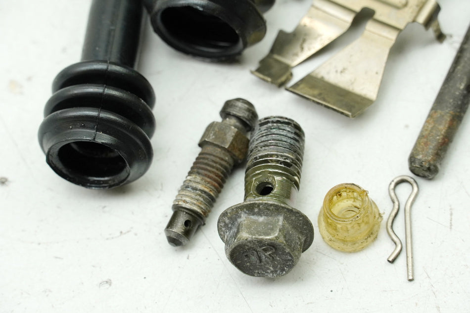 SUZUKI GSX 750 AE INAZUMA Pinza de freno izquierda mordaza Tokico soporte placa de anclaje