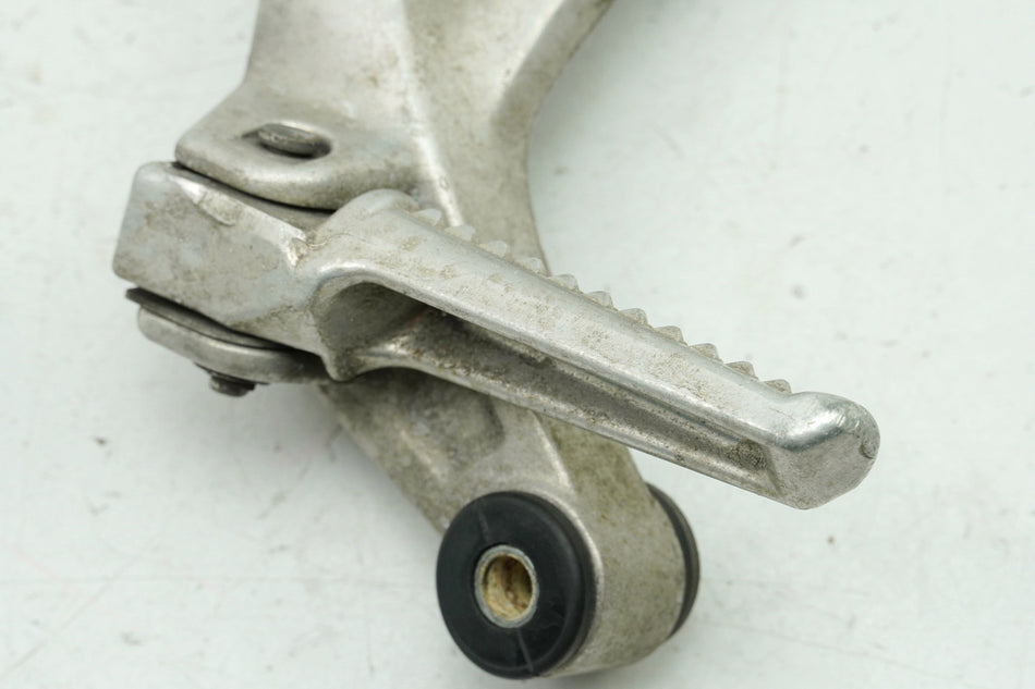 HONDA CBR 1100 XX SC35 Soporte estribera pasajero izquierda Soporte estribera 50760MAT010