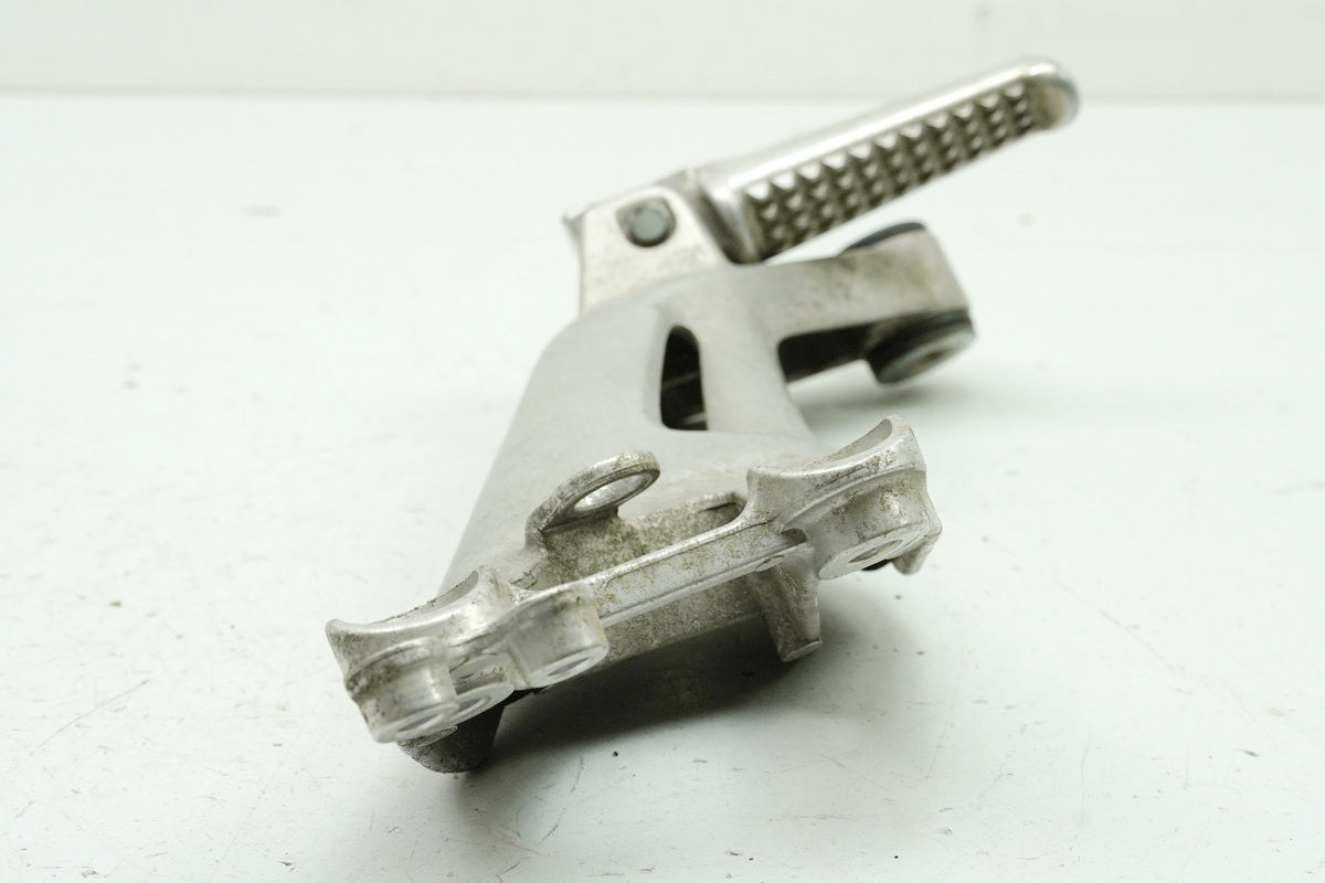 HONDA CBR 1100 XX SC35 Fußrastenträger Sozius rechts Halter Fußraste 50750MAT010