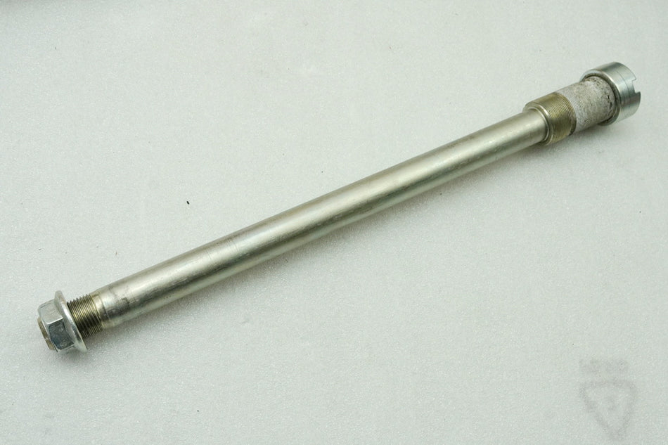 KAWASAKI Z 750 ZR750J Swingarm Shaft Axle Swingarm (for frame) 04-06