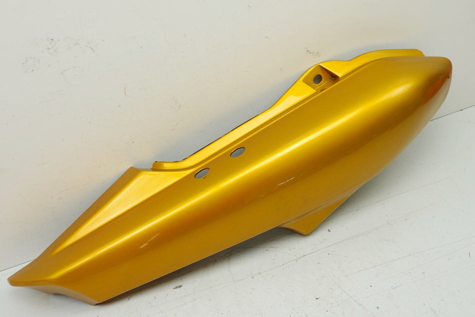 YAMAHA FZS 600 RJ02 FAZER Carenado trasero derecho Cubierta trasera