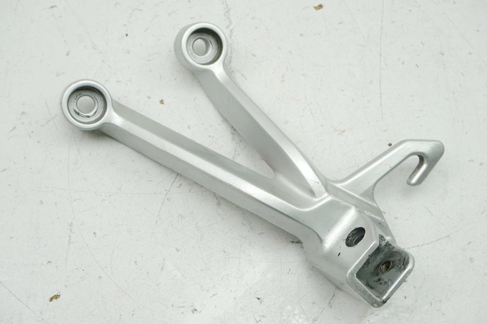 SUZUKI GSX-R 1000 WVBZ K3 K4 Soporte estribera pasajero izquierdo Estribera
