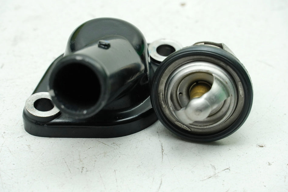 YAMAHA MT 125 A RE11 (RE29) Termostato Carcasa del termostato (para sistema de refrigeración)