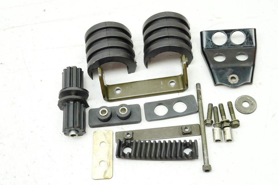 YAMAHA FZS 600 RJ02 FAZER Soporte Depósito Goma Tornillos Soporte Depósito (para Chasis)