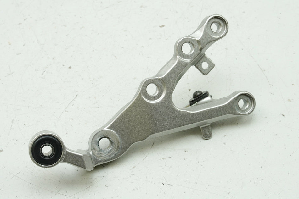 YAMAHA YZF R6 RJ11 RJ15 Footrest Bracket Rider Right Holder Footrest 2C02744300
