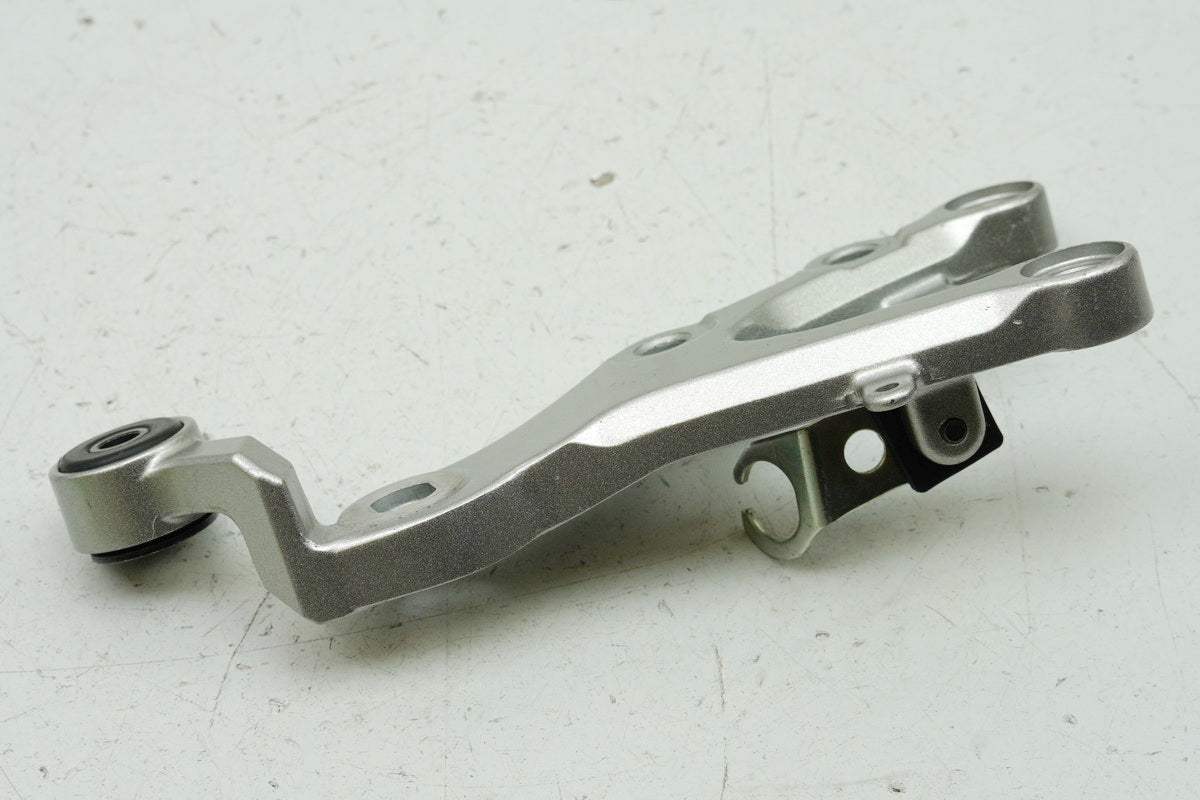 YAMAHA YZF R6 RJ11 RJ15 Footrest Bracket Rider Right Holder Footrest 2C02744300