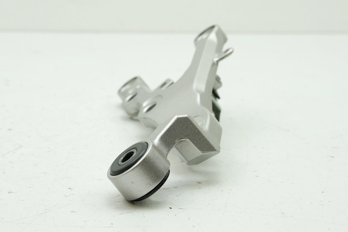 YAMAHA YZF R6 RJ11 RJ15 Footrest Bracket Rider Right Holder Footrest 2C02744300
