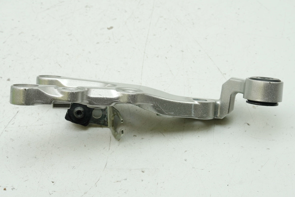 YAMAHA YZF R6 RJ11 RJ15 Footrest Bracket Rider Right Holder Footrest 2C02744300