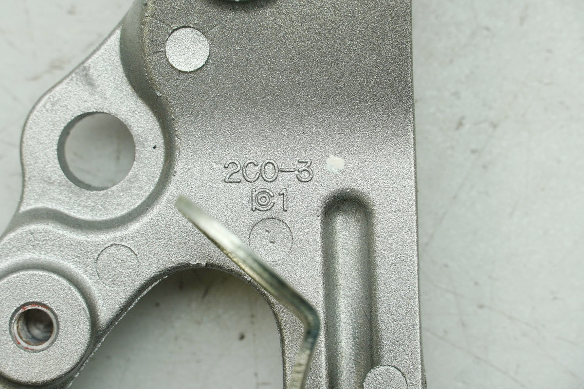 YAMAHA YZF R6 RJ11 RJ15 Footrest Bracket Rider Right Holder Footrest 2C02744300