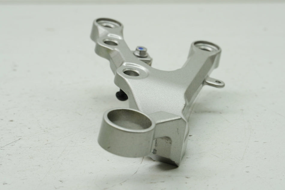 YAMAHA YZF R6 RJ11 RJ15 Footrest Bracket Rider Right Footrest Holder 2C02744300