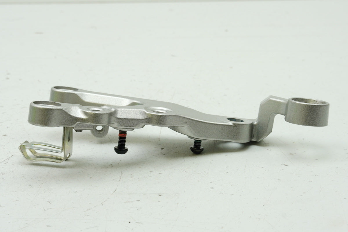 YAMAHA YZF R6 RJ11 RJ15 Footrest Bracket Rider Right Footrest Holder 2C02744300