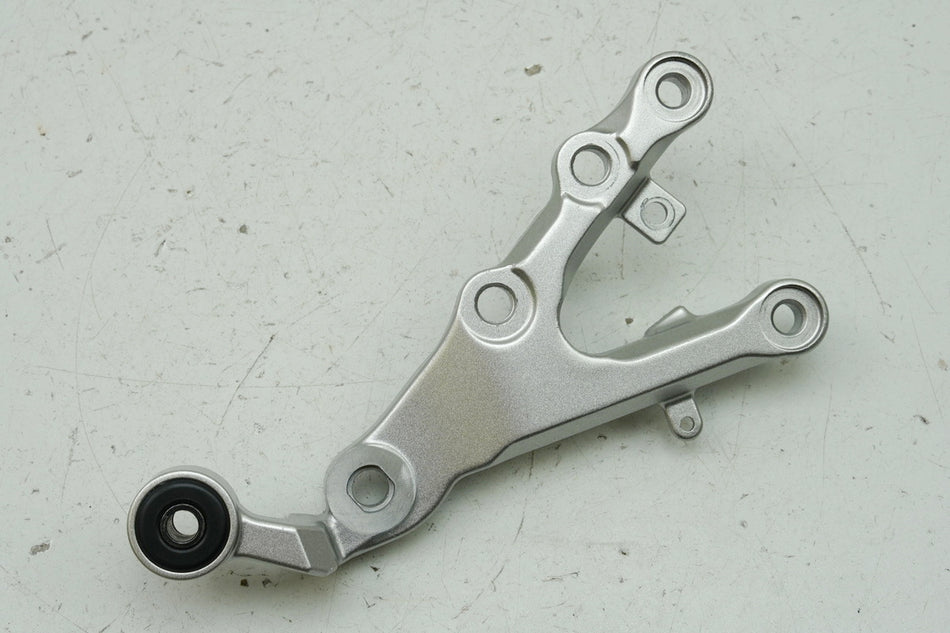 YAMAHA YZF R6 RJ11 RJ15 Footrest Bracket Rider Right Footrest Holder 2C02744300
