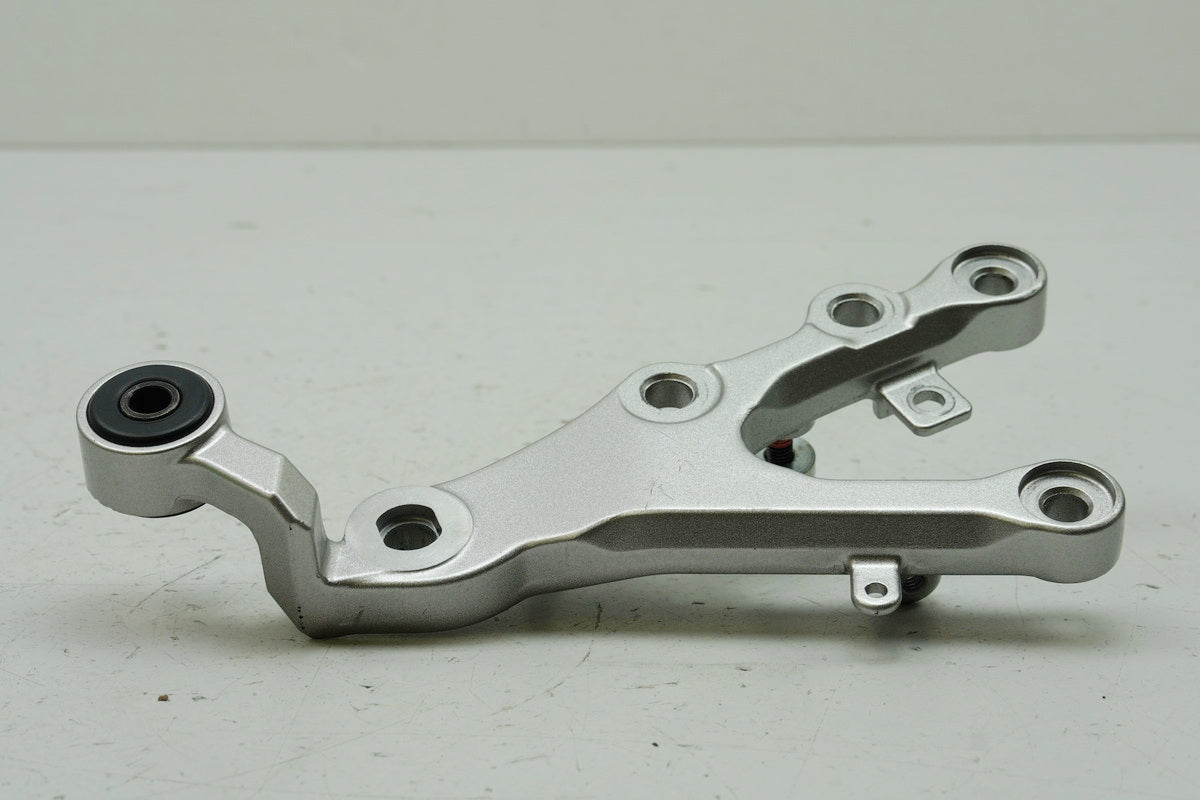 YAMAHA YZF R6 RJ11 RJ15 Footrest Bracket Rider Right Footrest Holder 2C02744300