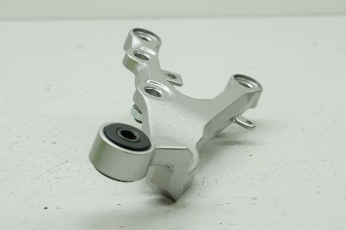 YAMAHA YZF R6 RJ11 RJ15 Footrest Bracket Rider Right Footrest Holder 2C02744300