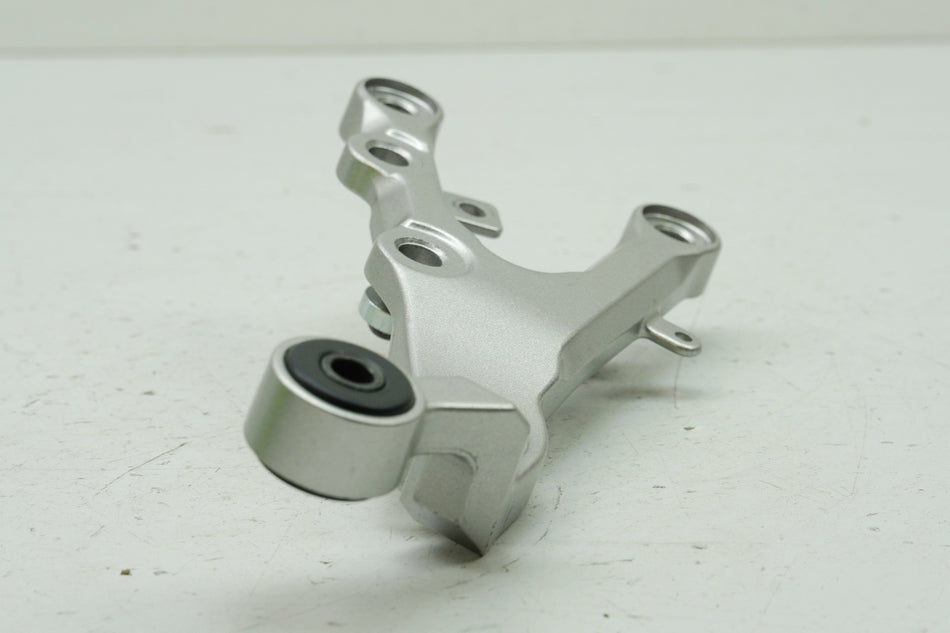 YAMAHA YZF R6 RJ11 RJ15 Footrest Bracket Rider Right Footrest Holder 2C02744300