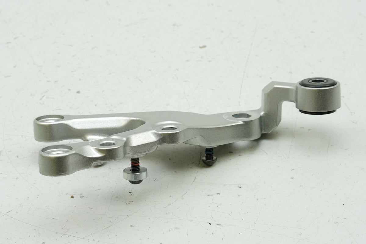 YAMAHA YZF R6 RJ11 RJ15 Footrest Bracket Rider Right Footrest Holder 2C02744300