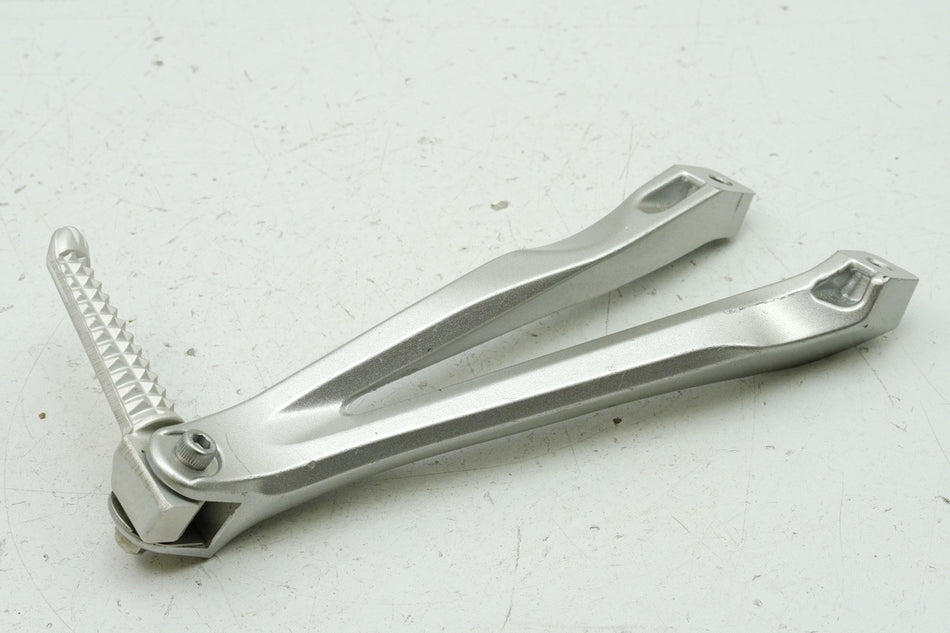 YAMAHA YZF R1 RN12 Estribera trasera derecha soporte estribera placa estribera