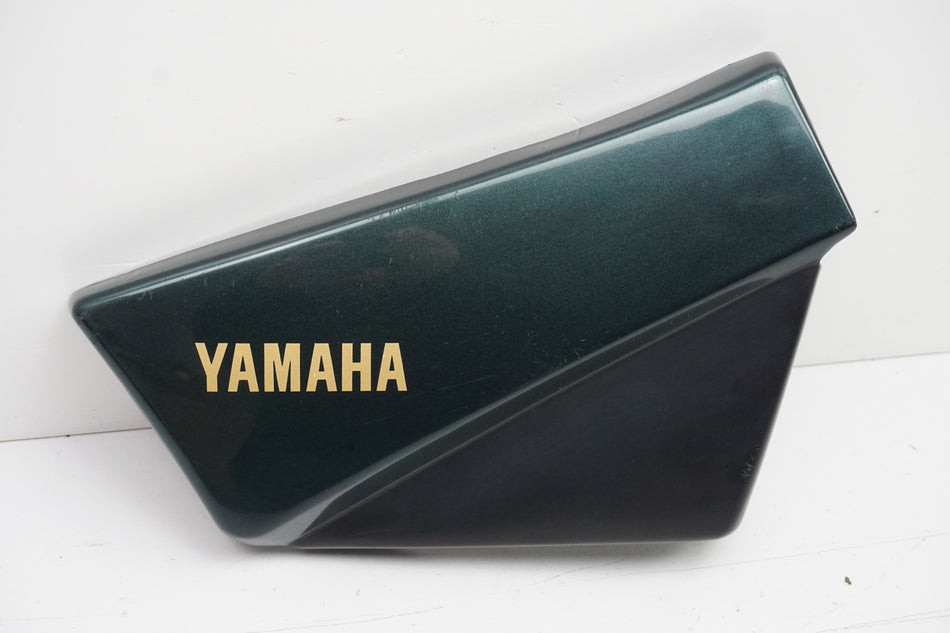 YAMAHA SR 125 10F Tapa lateral derecha Cubierta Carenado Embellecedor