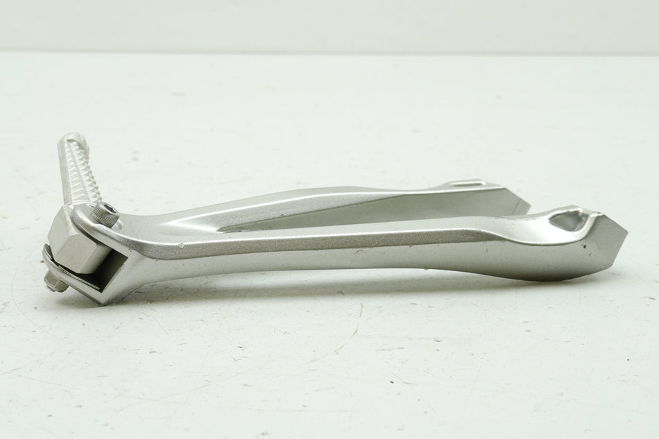 YAMAHA YZF R1 RN12 Estribera trasera derecha soporte estribera placa estribera