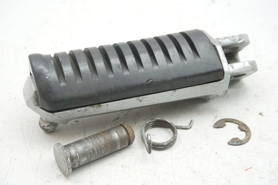 KAWASAKI ZX-9R ZX900B Fußraste Fahrer links Footrest