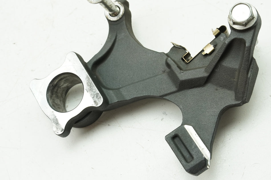 SUZUKI GSX-R 750 WVCW K8 K9 L0 GSXR 600 Anchor Plate Rear Brake Caliper Holder