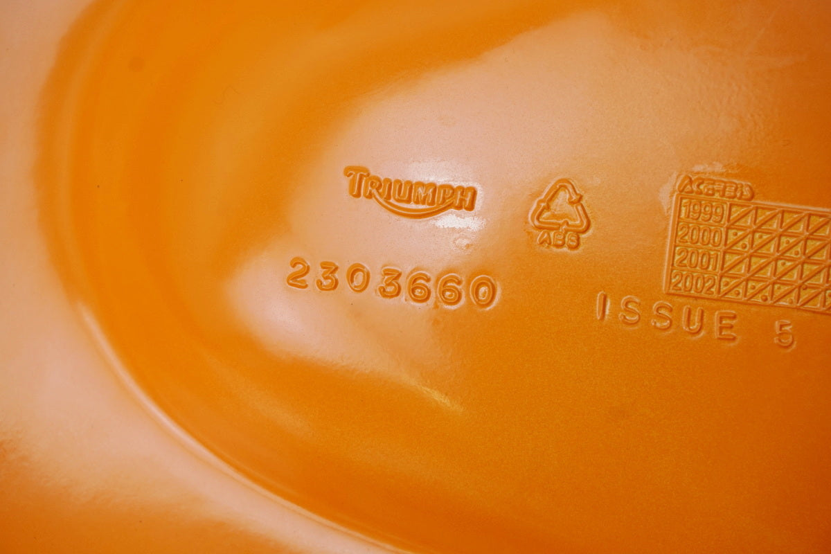 TRIUMPH TT 600 806AD  Soziusabdeckung Höcker Sitzkeil Abdeckung Sitzbank 2303660