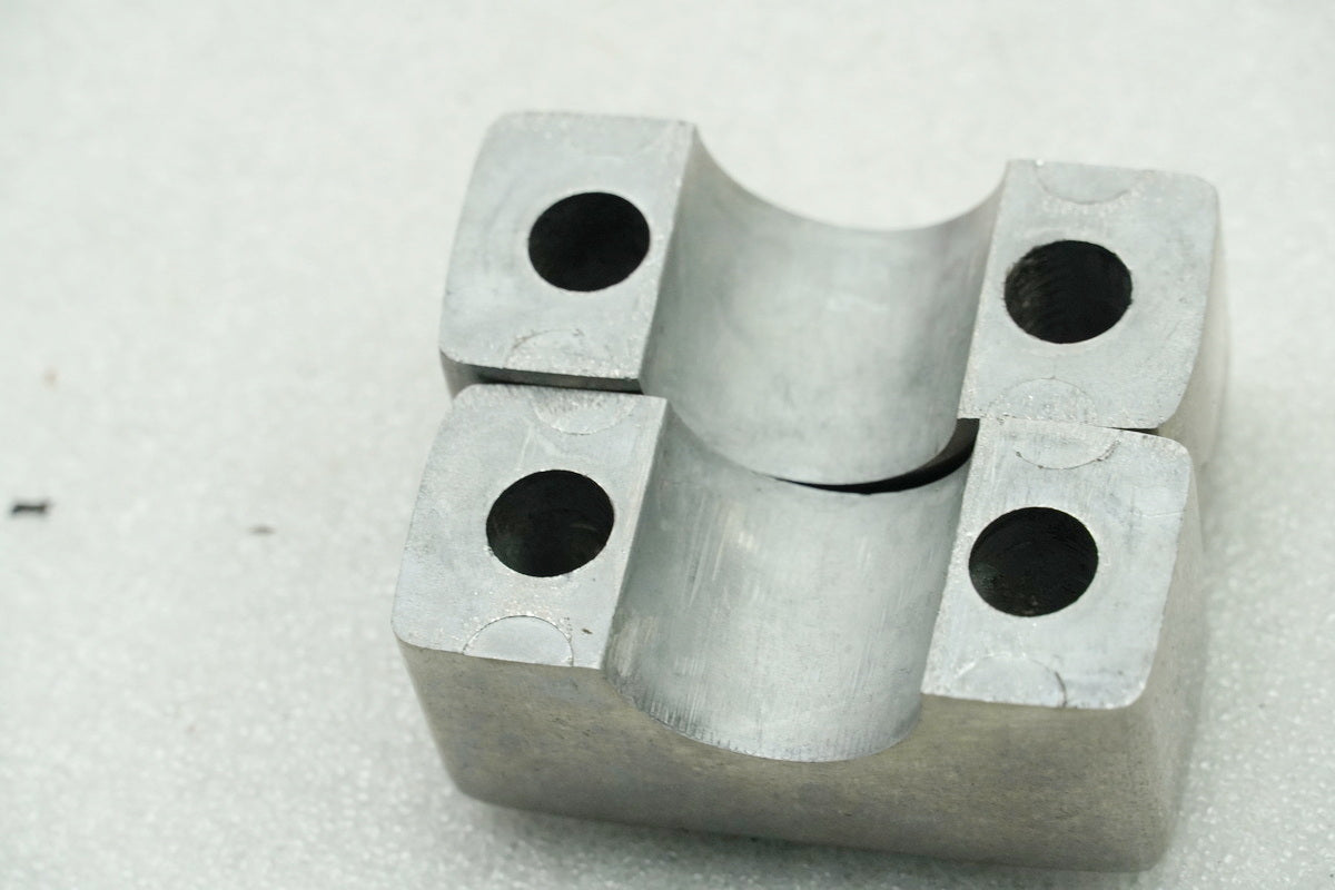 Kawasaki EL 252 EL 250 B Eliminator Lenkerklemmung oben Halter Lenker Schrauben