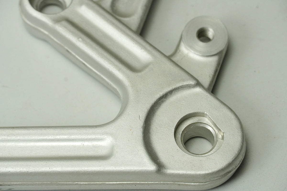 Soporte de estribera delantera izquierda para conductor TRIUMPH SPEED TRIPLE 885 i T509