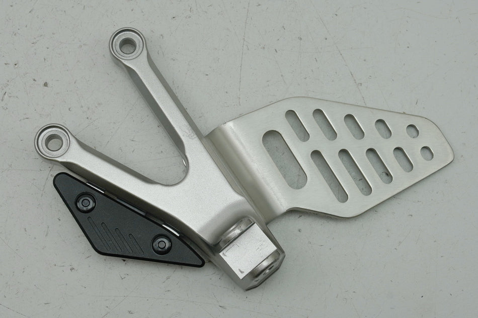 YAMAHA YZF R6 RJ11 RJ15 Footpeg Bracket Rider Left Holder Footrest 2C0-2744200