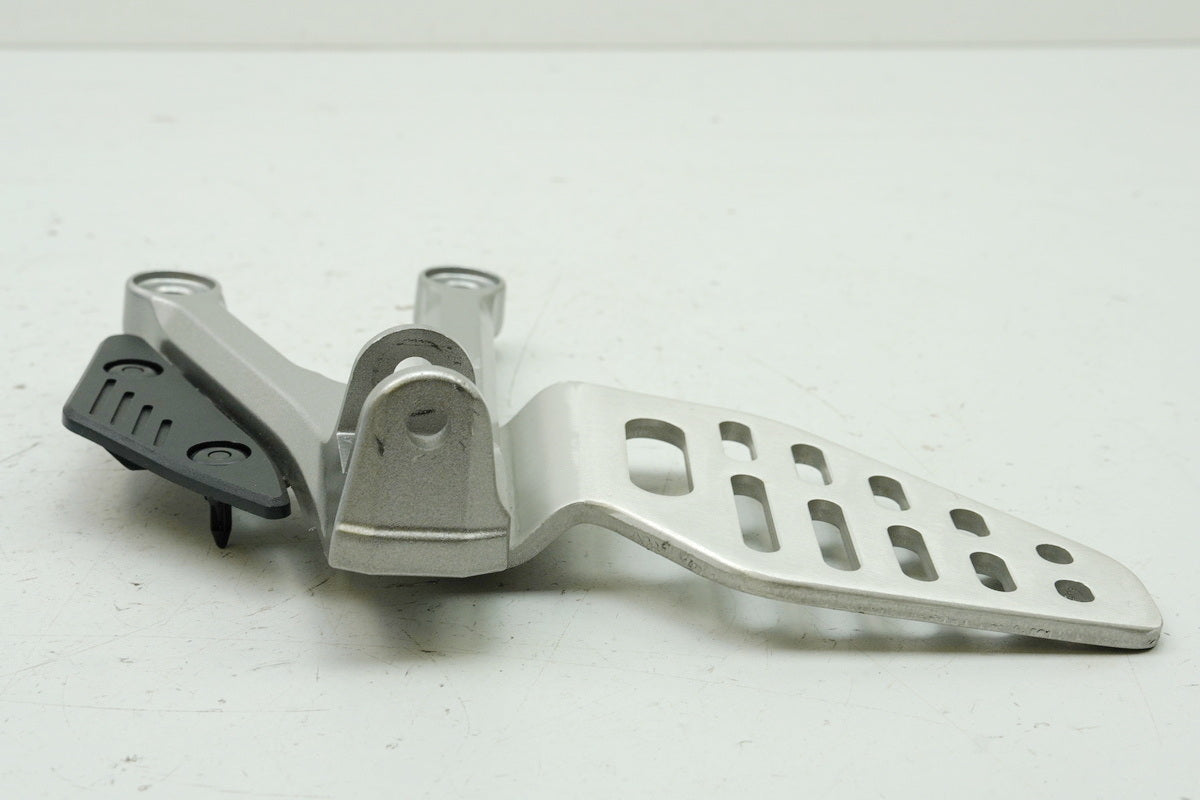 YAMAHA YZF R6 RJ11 RJ15 Footpeg Bracket Rider Left Holder Footrest 2C0-2744200