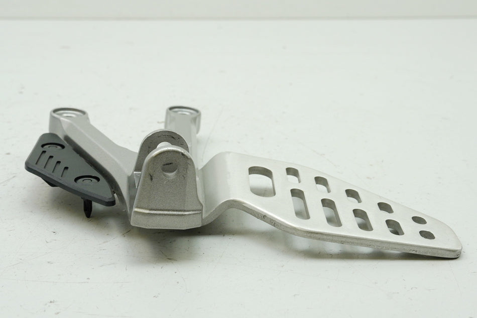 YAMAHA YZF R6 RJ11 RJ15 Footpeg Bracket Rider Left Holder Footrest 2C0-2744200