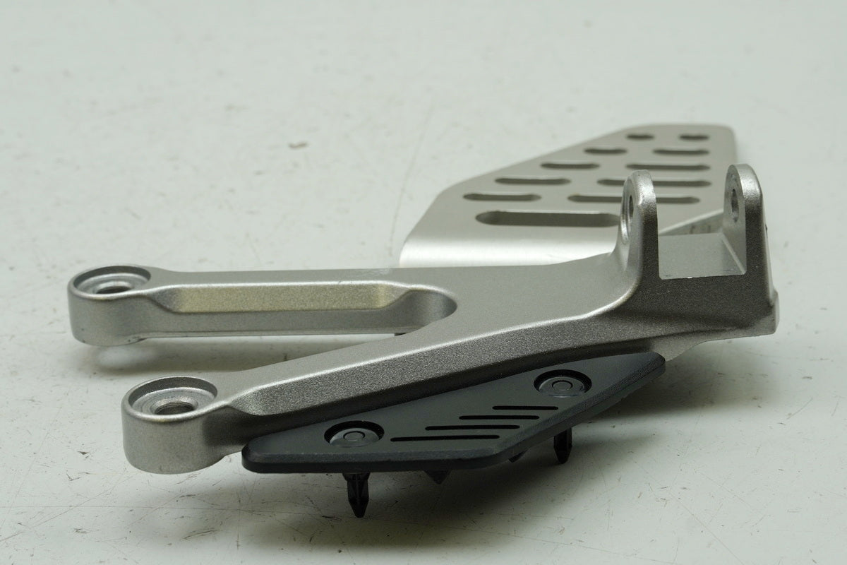 YAMAHA YZF R6 RJ11 RJ15 Footpeg Bracket Rider Left Holder Footrest 2C0-2744200