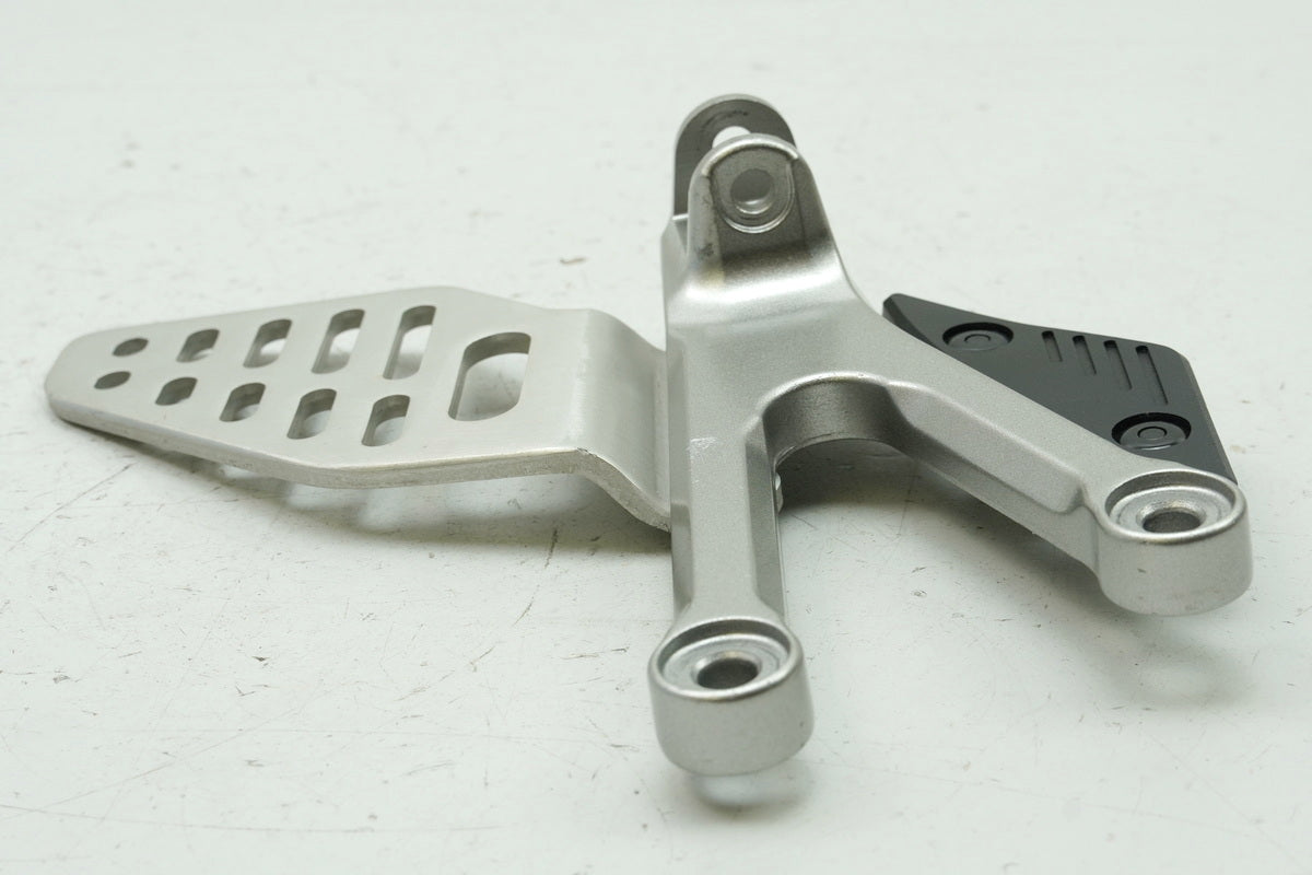 YAMAHA YZF R6 RJ11 RJ15 Footpeg Bracket Rider Left Holder Footrest 2C0-2744200