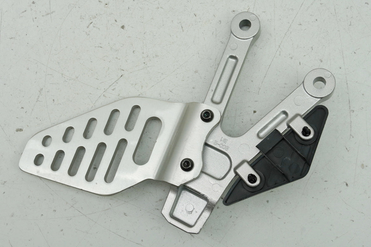 YAMAHA YZF R6 RJ11 RJ15 Footpeg Bracket Rider Left Holder Footrest 2C0-2744200