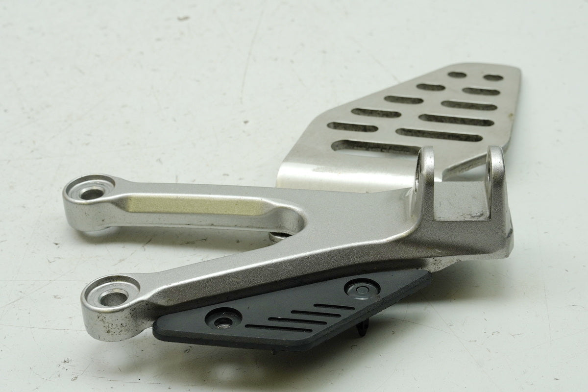 YAMAHA YZF R6 RJ11 RJ15 Footrest Bracket Rider Left Holder Footrest 2C0-2744200