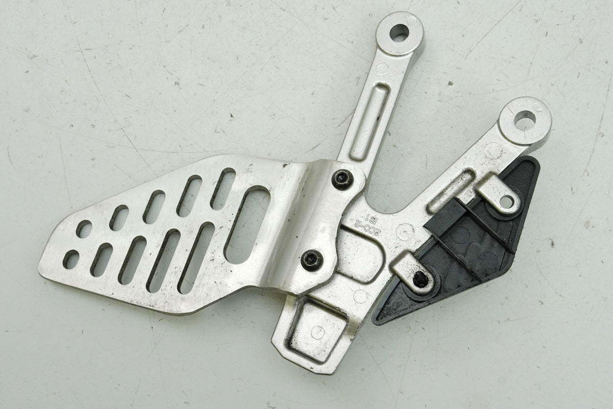 YAMAHA YZF R6 RJ11 RJ15 Footrest Bracket Rider Left Holder Footrest 2C0-2744200