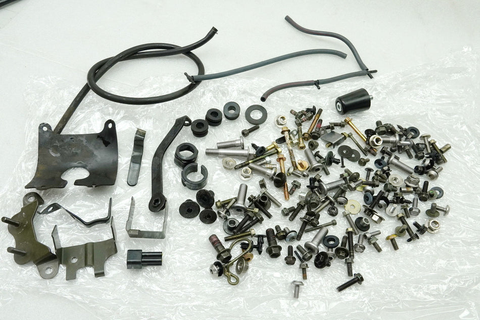 KAWASAKI Z 750 ZR750J Schrauben Kleinteile Muttern für Rahmen Verkleidung 04-06