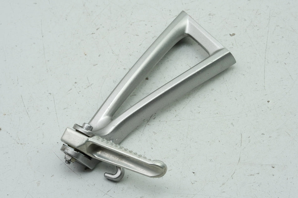 YAMAHA R6 RJ05 RJ09 Fußrastenanlage Sozius links Halter Fußraste 5SL-27430-00-00
