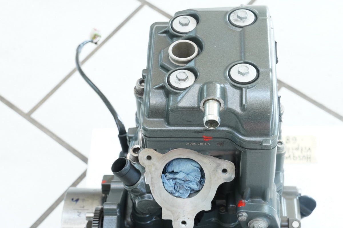 HUSQVARNA Vitpilen HQV 401 (KTM 390) Motor Kurbelwelle Zylinderkopf NUR 6897 km