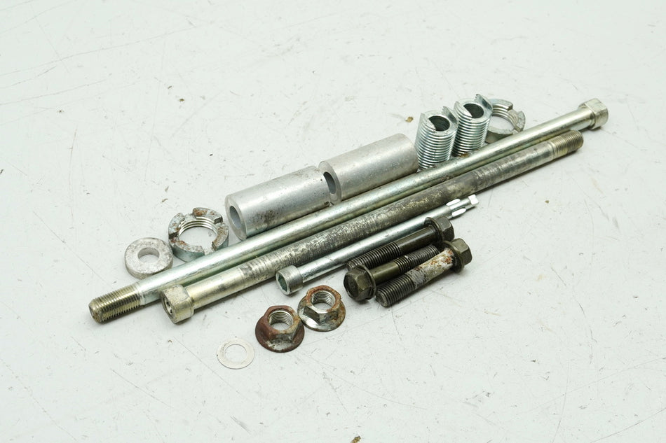 HONDA CBR 1100 XX SC35 Soporte Motor Eje Tornillos Soporte Motor Separador Casquillo