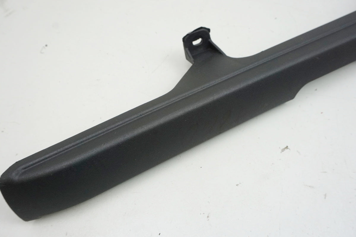 TRIUMPH TT 600 806AD Kettenschútz Cover Abdeckung Schwinge 2058069