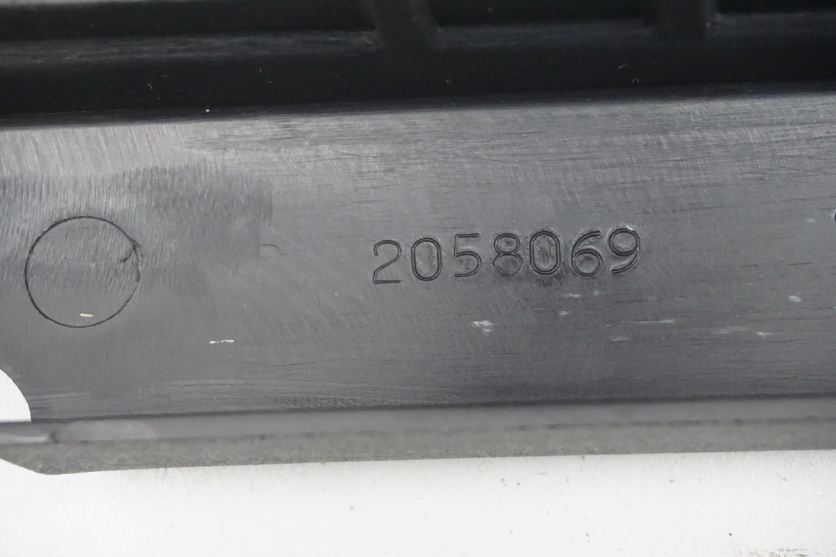 TRIUMPH TT 600 806AD Kettenschútz Cover Abdeckung Schwinge 2058069